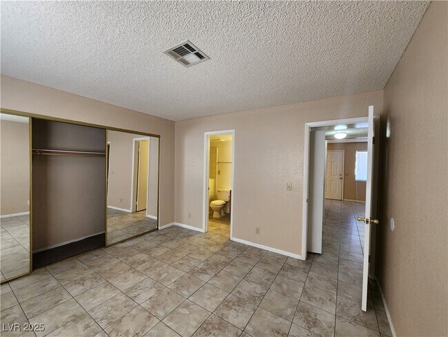Building Photo - 1412 Oak Rock Dr