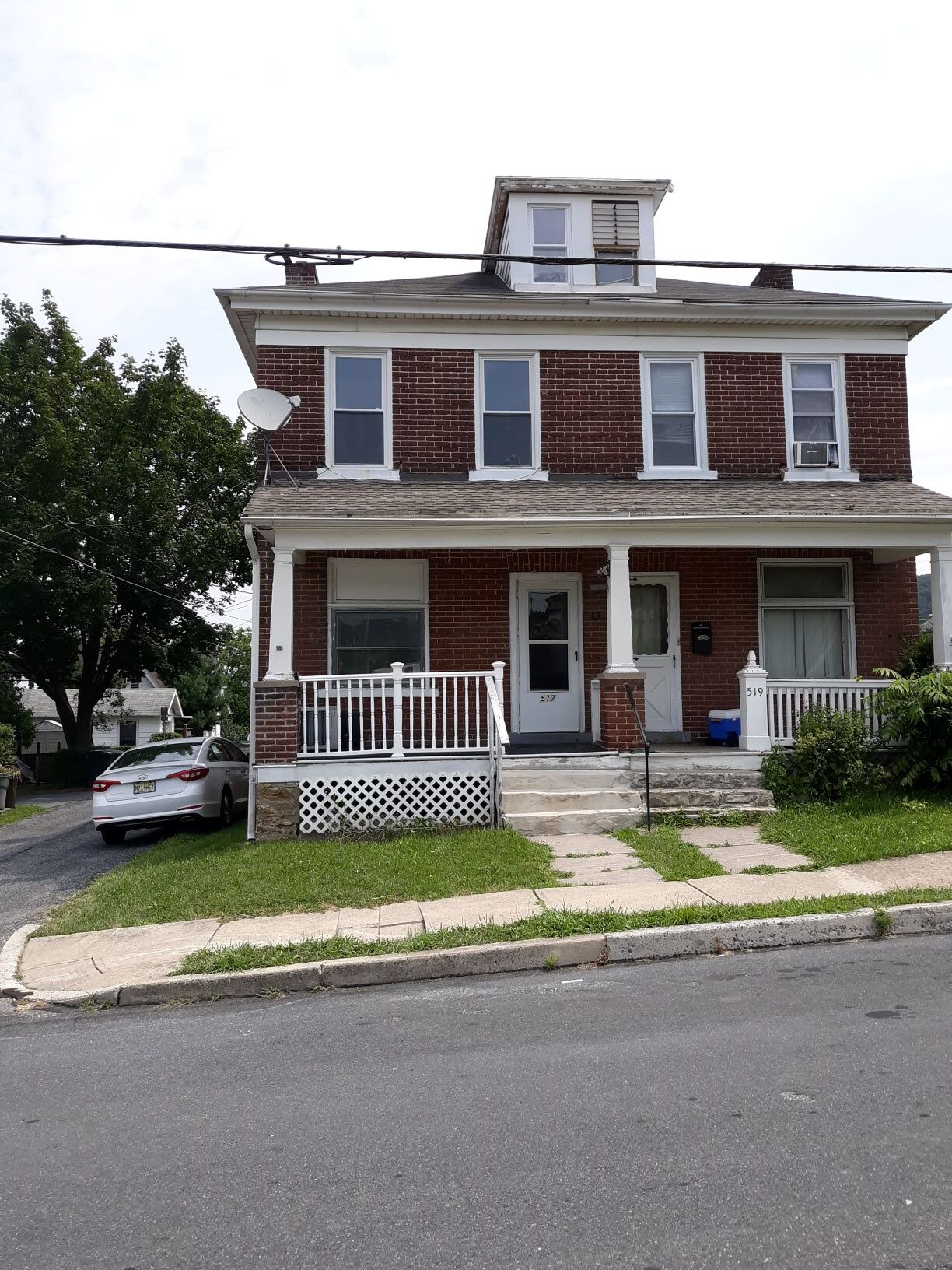 Building Photo - 517 Smiley Ave