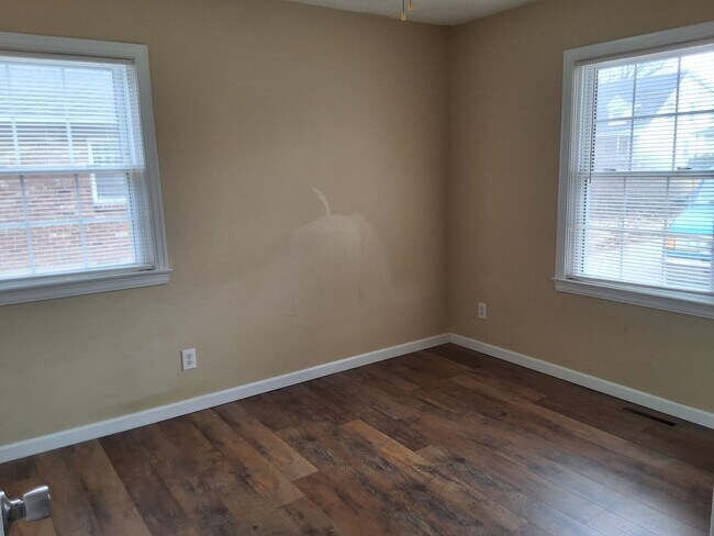 Building Photo - Beautiful Cozy 3 Bed, 2 Bath House located in the heart of Elizabethtown