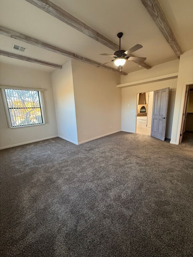 Building Photo - 1903 Coyote Ridge Dr