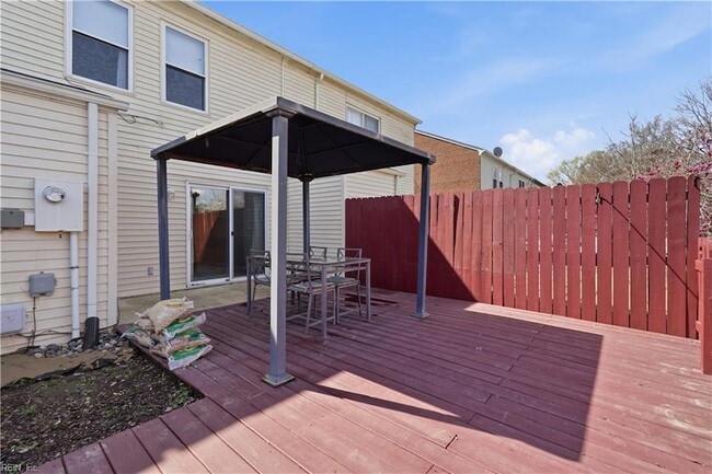 Building Photo - 1328 Mill Lake Quarter