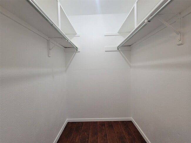 Building Photo - 2705 Riviera Dr