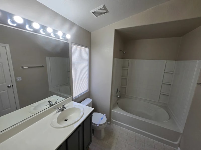 Building Photo - 747 piercey 16B Ct
