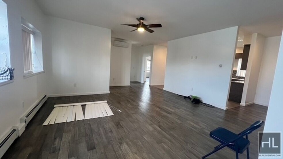 Building Photo - MODERN SUPER BRIGHT & VERY LARGE 4 BED/ 3 ...