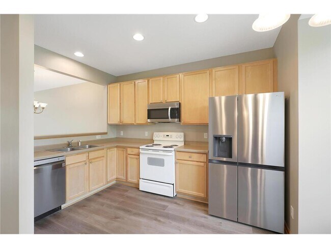 Building Photo - 15564 Lilac Dr