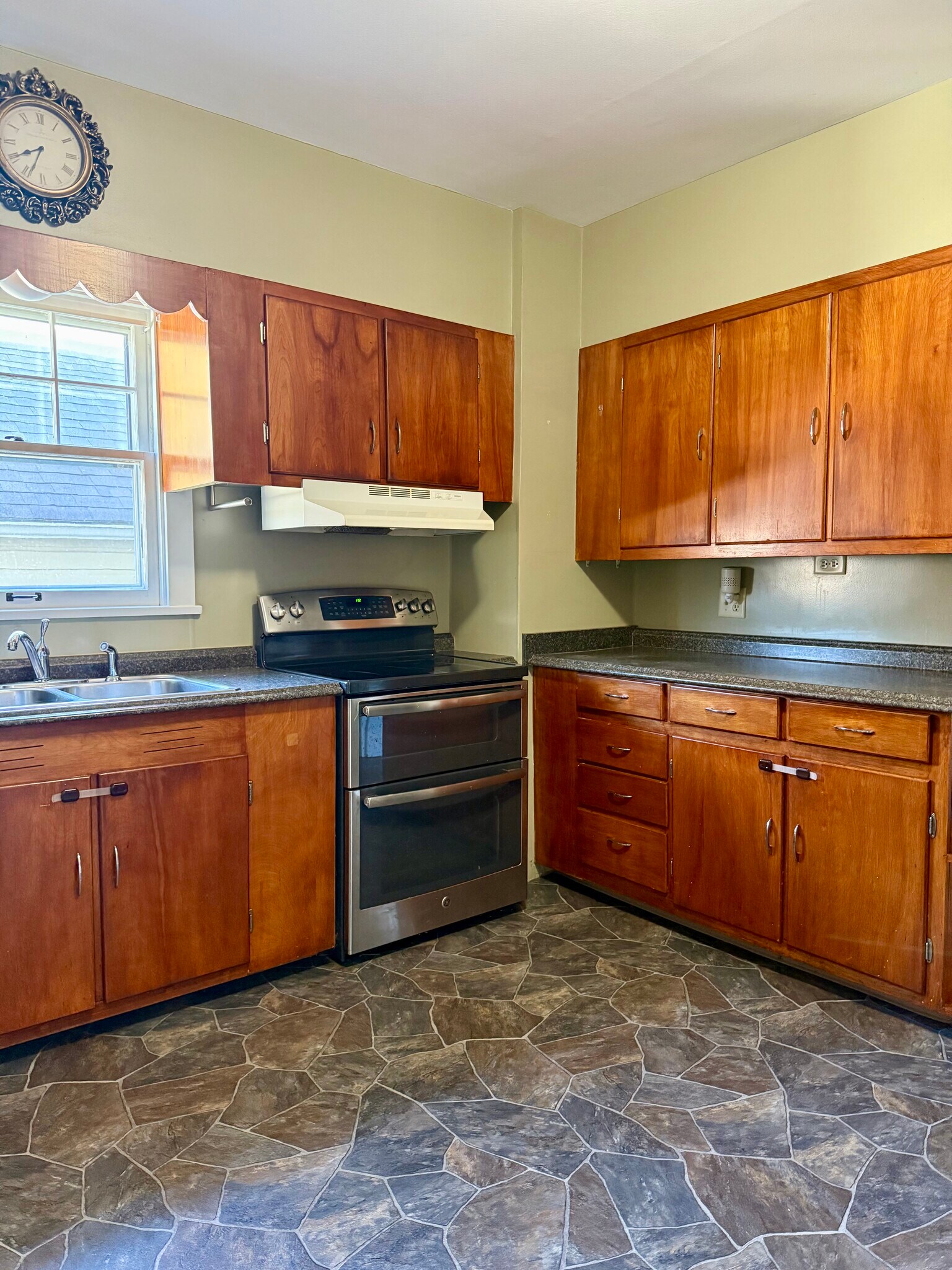 Building Photo - 91 Lacy St