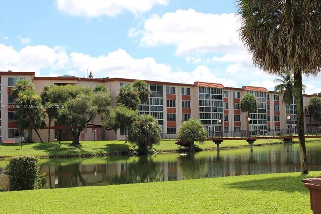 Building Photo - 1080 Del Lago Cir