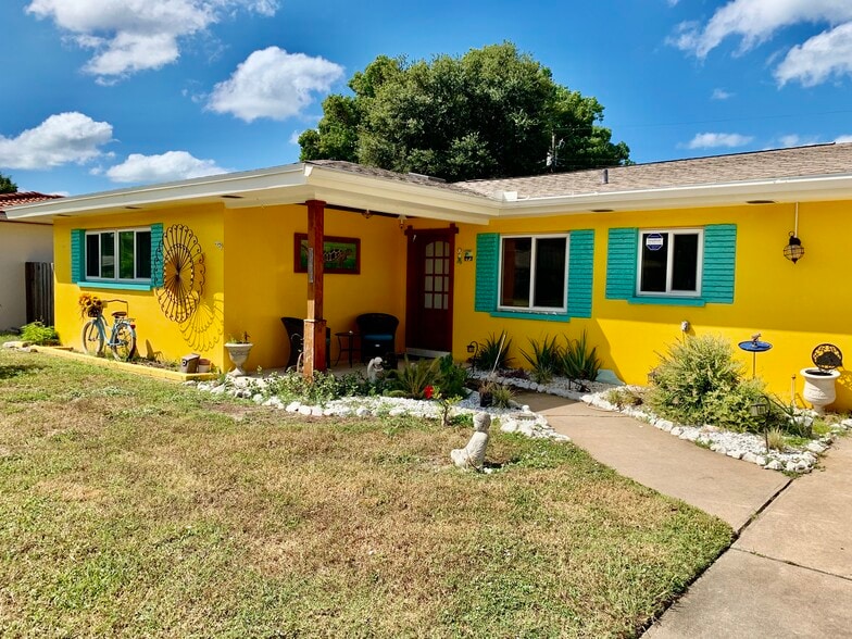 Building Photo - 1490 San Helen Dr