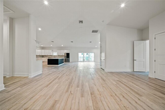 Building Photo - 1033 Hammock Cir