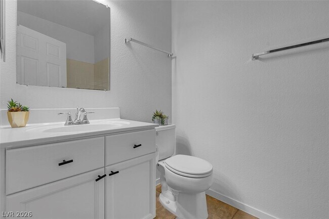 Building Photo - 353 Amber Pine St