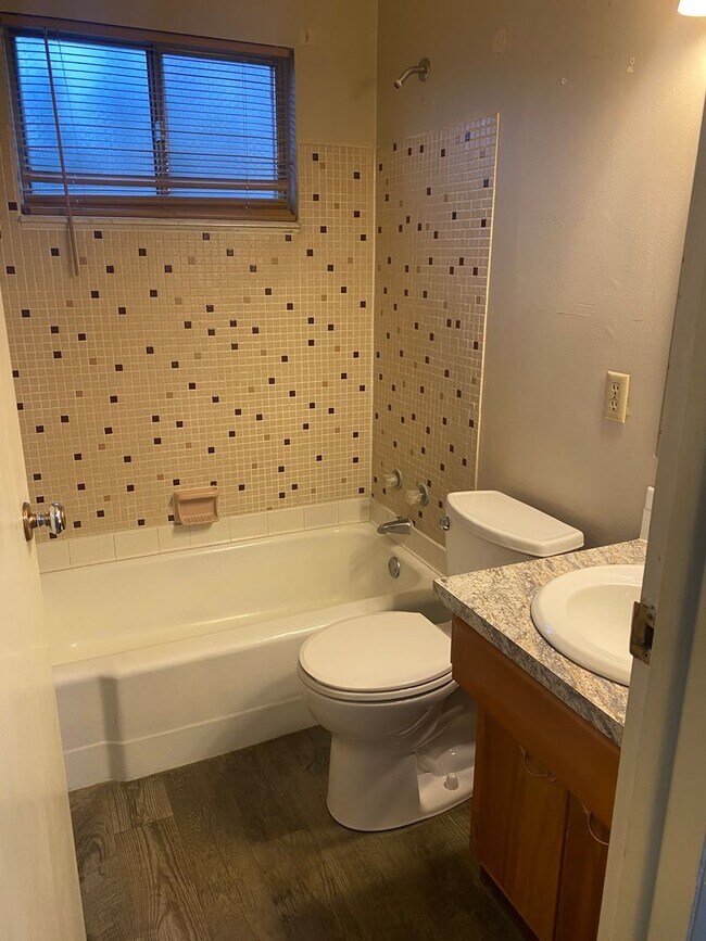 Building Photo - 104 N Brookwood Way