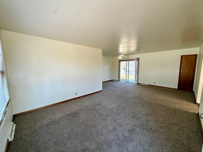 Building Photo - Quick Move In! 6 Month Lease Special! 3 bedroom, 1.5 Bath Home with attached garage in Loveland, CO