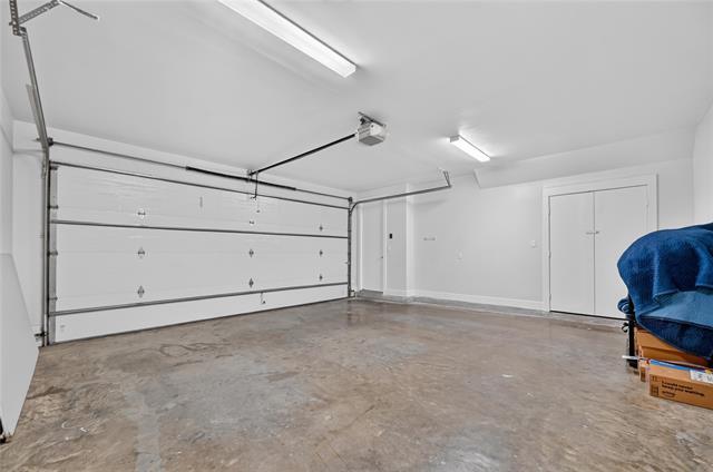 Building Photo - 410 Melba St