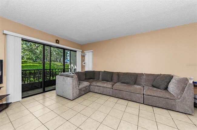 Building Photo - 2575 Pine Ridge Way S