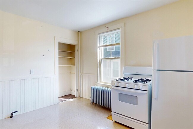 Building Photo - 539 Mt Auburn St