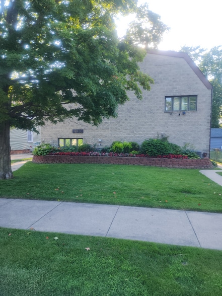 Building Photo - 12832 Mozart St