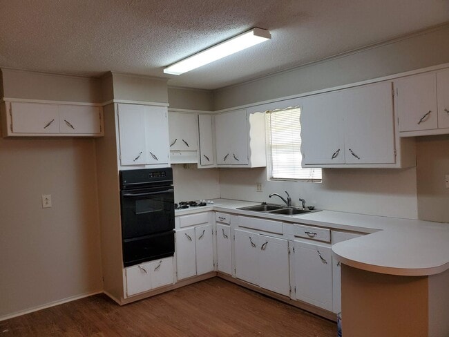 Building Photo - Southern Terrace - Just around the corner from Airline and Shed Road