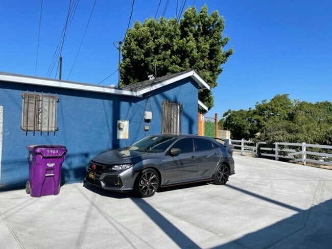 Building Photo - 792 Terminio Ave Long Beach CA 90804