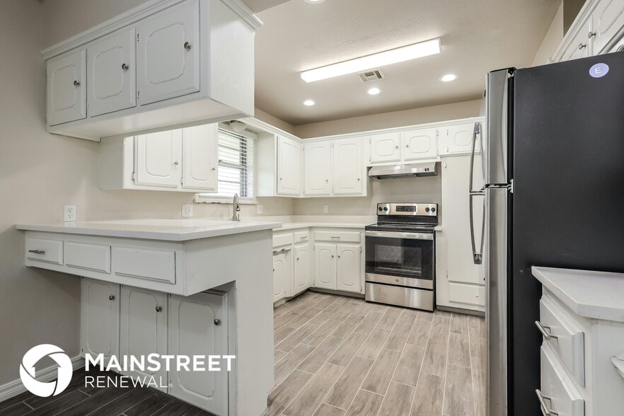 Building Photo - 12112 Sylvester Dr