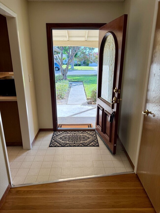 Building Photo - Single Story 4 Bedroom Ranch Style Home in Anaheim!