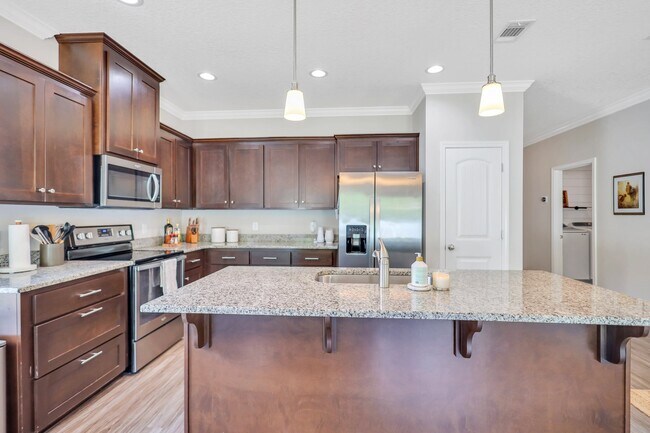 Building Photo - 725 Waterlily Ct