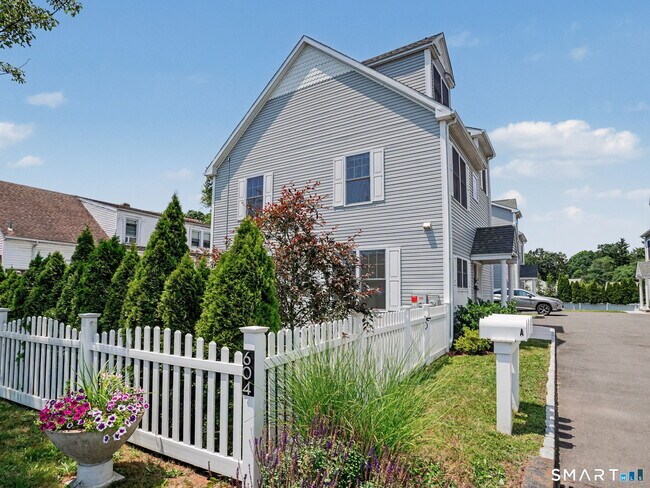 Building Photo - 604 Newfield Ave