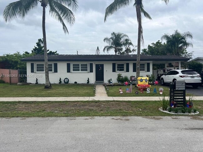 Building Photo - 4820 SW 11th Ct