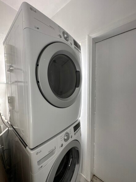 Building Photo - 1602 S Stanley Ave