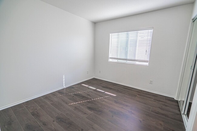 Building Photo - Charming 3-Bedroom Home with a Big Backyar...