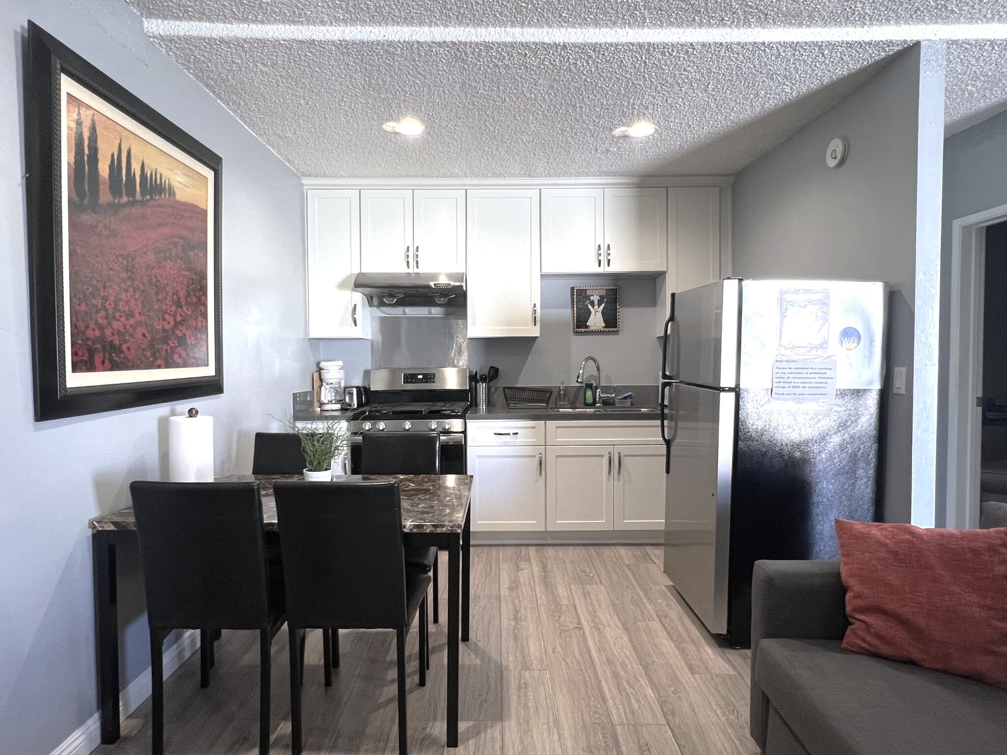 Building Photo - 515 N Azusa Ave