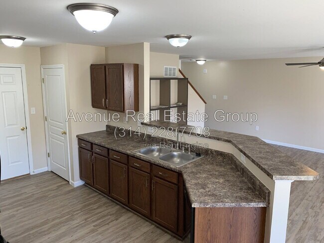 Building Photo - 554 Parkgate Dr