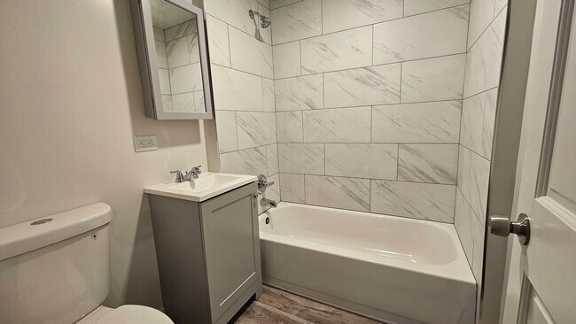 Building Photo - 2216 W 21st Pl