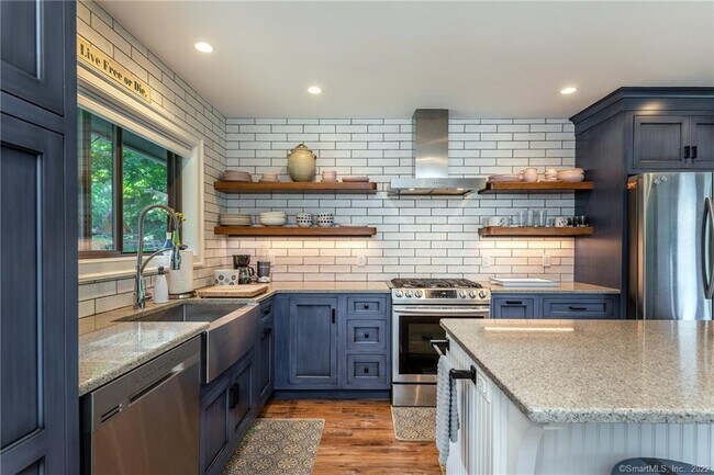 Building Photo - 8 Cedar Point Dr