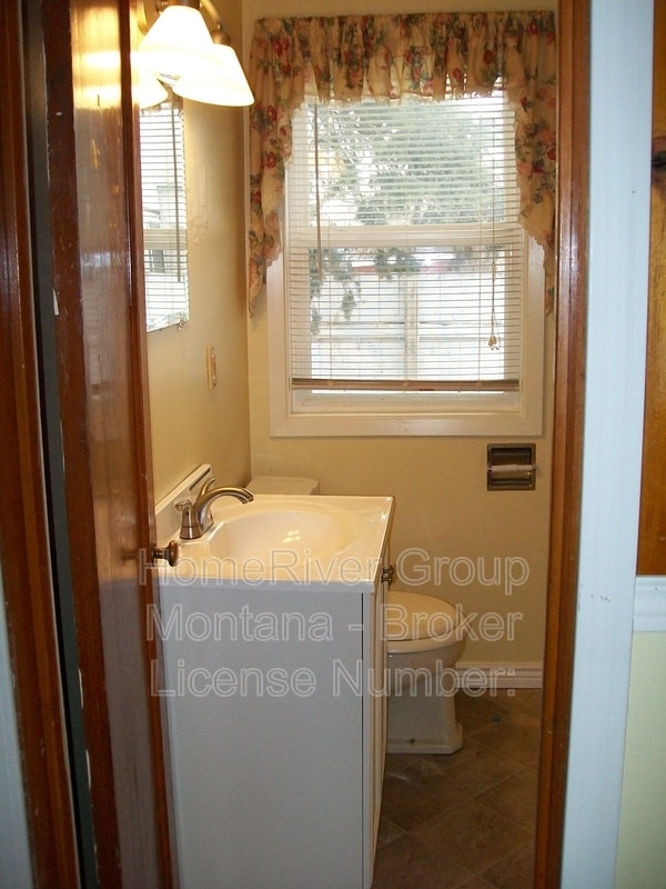 Building Photo - 1120 Milton St