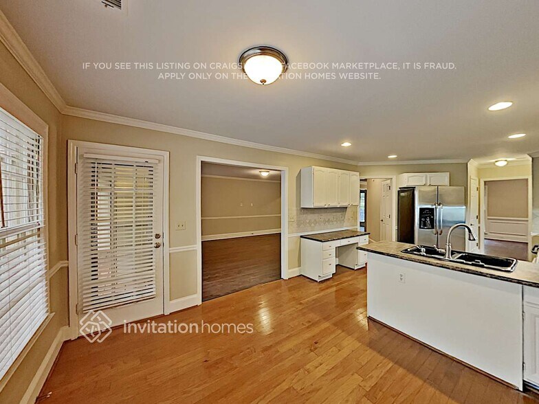 Building Photo - 5876 Brookstone Knoll