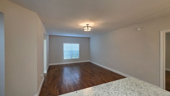 Building Photo - 5090 Fairways Cir