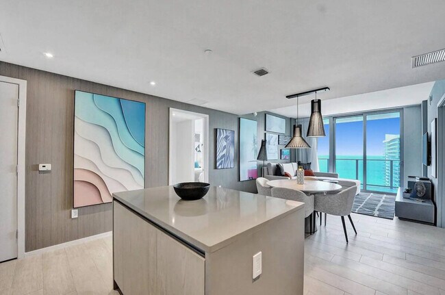 Building Photo - 4010 S Ocean Dr