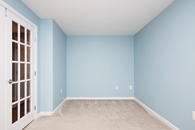 Building Photo - Pet-Friendly Townhome Minutes From NGIC, C...
