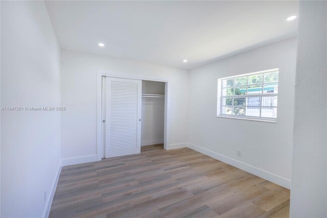 Building Photo - 2568 NW 34th Terrace