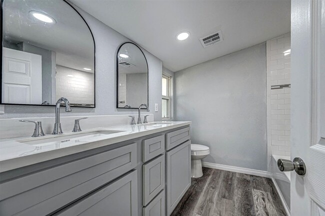 Building Photo - Beautifully updated 4 bed / 2 bath home