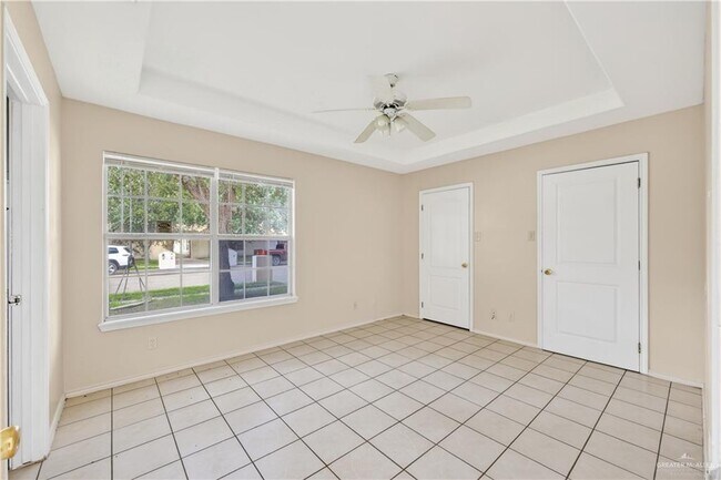 Building Photo - 18 Redbud Ave