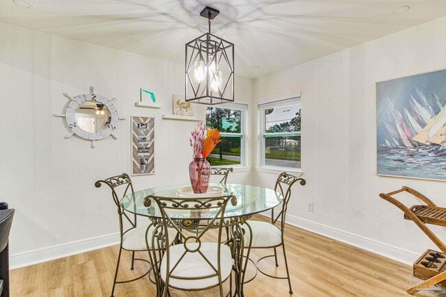 Building Photo - 814 W Gonzalez St