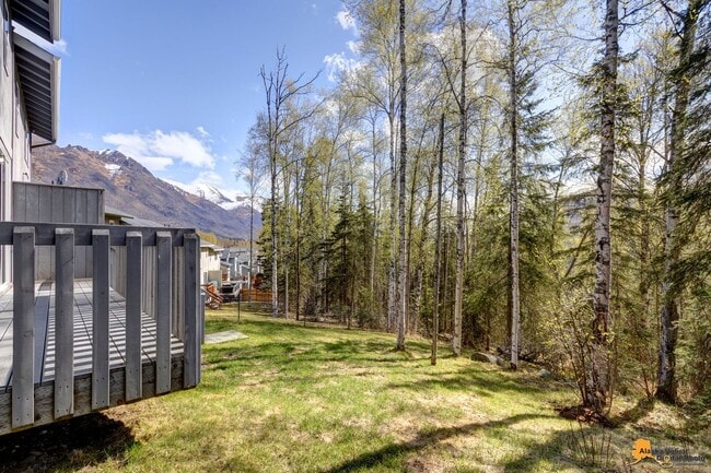 Building Photo - Beautiful 3-Bedroom Half Duplex in Eagle R...