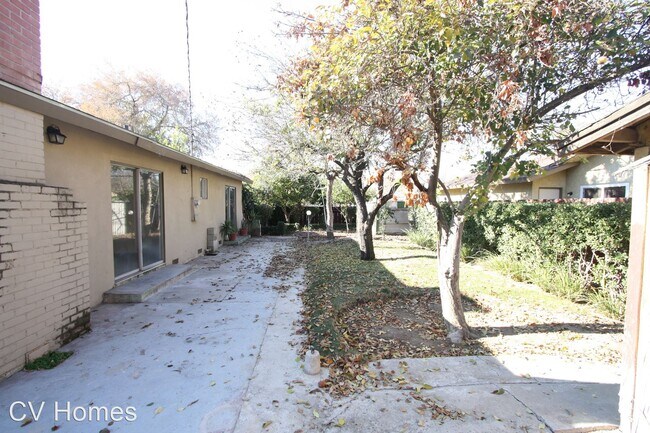 Building Photo - 3 br, 2 bath House - 4733 E. Orleans Ave.