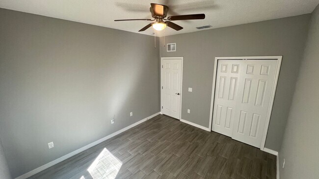 Building Photo - ADORABLE 3 Bedroom / 2 Bathroom Home in Pa...