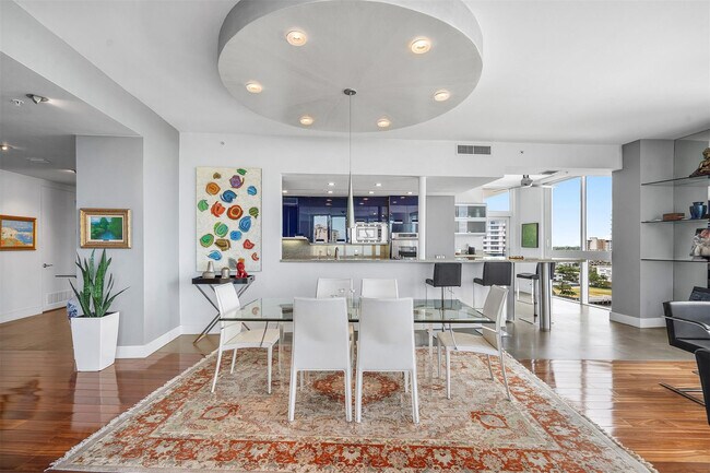 Building Photo - 715 Bayshore Dr