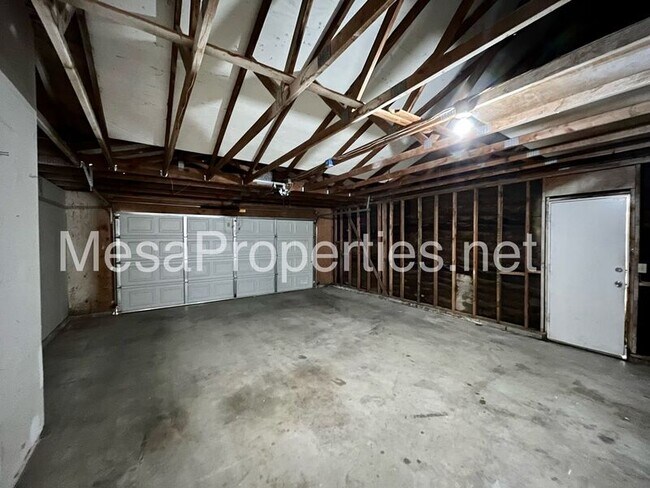 Building Photo - 8988 Grapefruit Ave