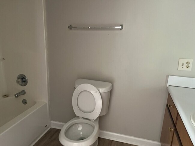 Building Photo - 6-2800 A