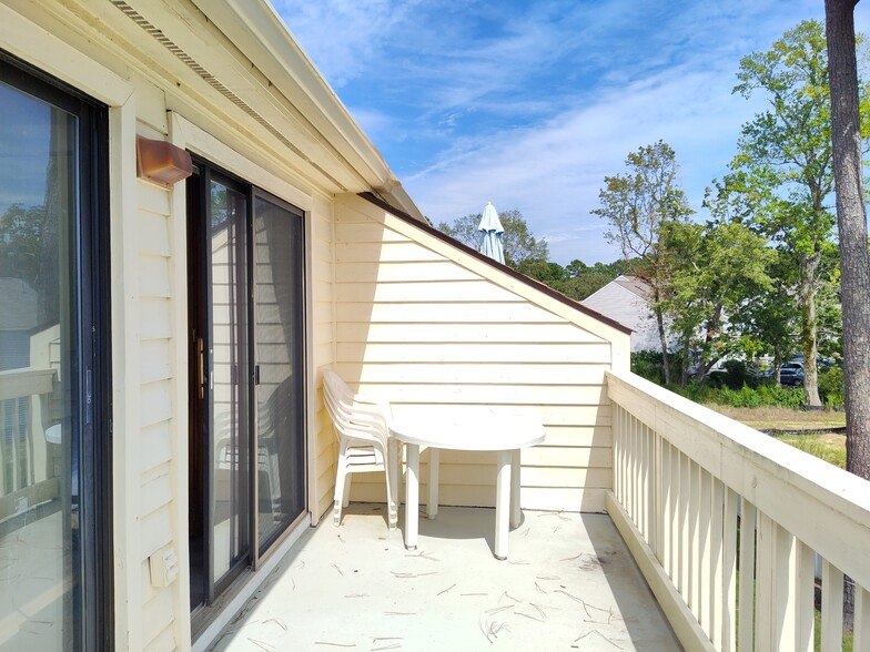 Building Photo - 510 Fairwood Lakes Dr