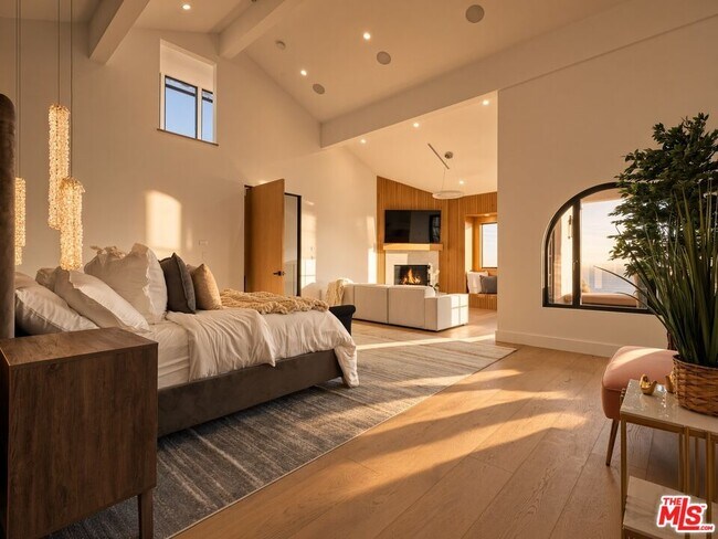 Building Photo - 3909 Villa Costera